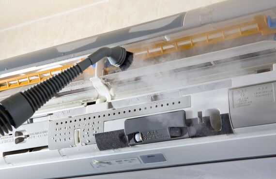 本格的なホコリ除去で電気代節約と効き目改善 | 三鷹のエアコンクリーニングなら安心感のあるお助け相談所